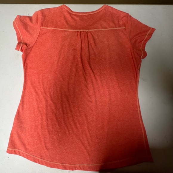 COLUMBIA SPORTSWEAR LADIES SHORT SLEEVE ATHLETIC TOP CORAL COLOR SIZE XL V NECK - Picture 2 of 9
